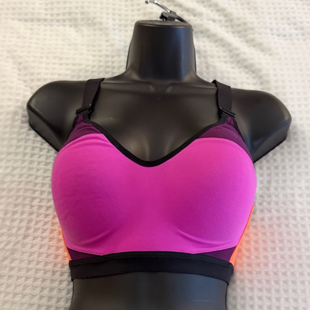 Victoria’s Secret Pink Colorblock Wireless Sports Bra